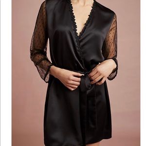 Flora Nikrooz Showstopper Robe NWOT